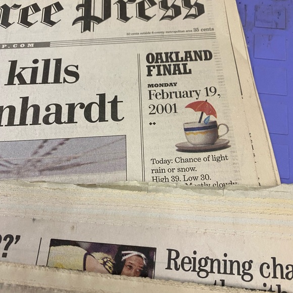 Vintage- newspapers from February 24, 2001. - Picture 2 of 4